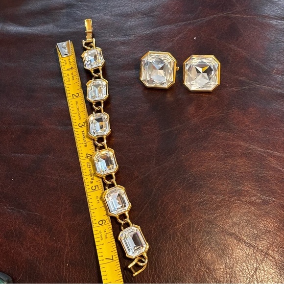 TRIFARI
EMERALD & CUSHION CUT bracelet and clip on earring set Rare - Picture 4 of 12